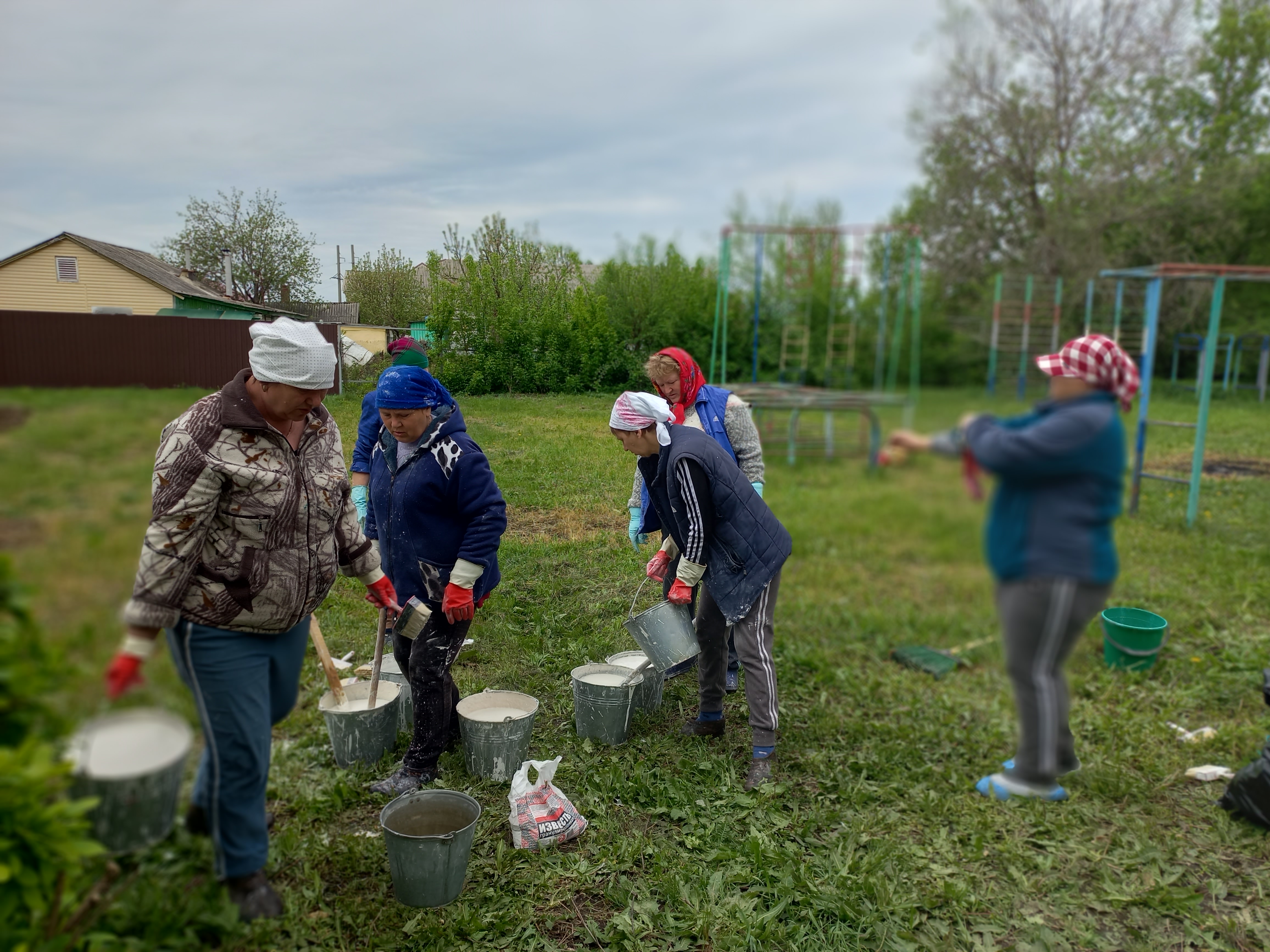 ПРОВЕЛИ  СУББОТНИК.